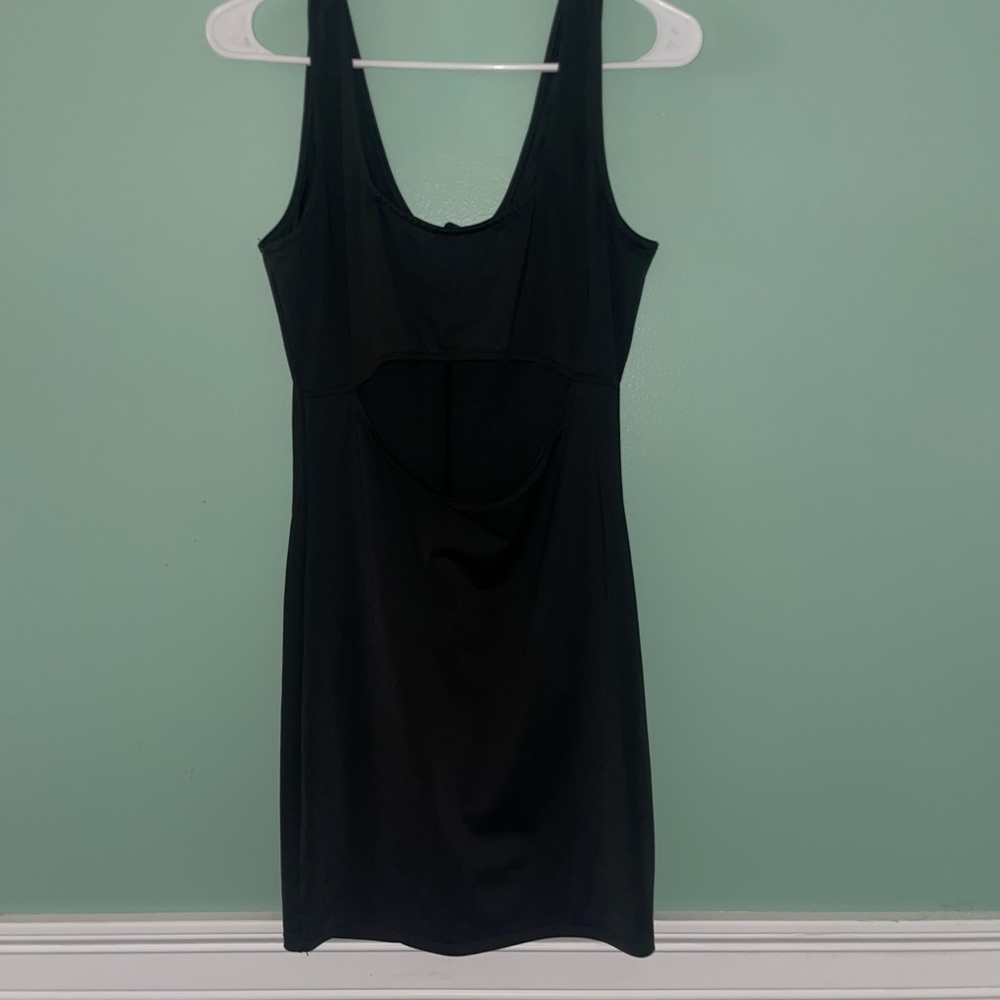Bodycon dress with cutout